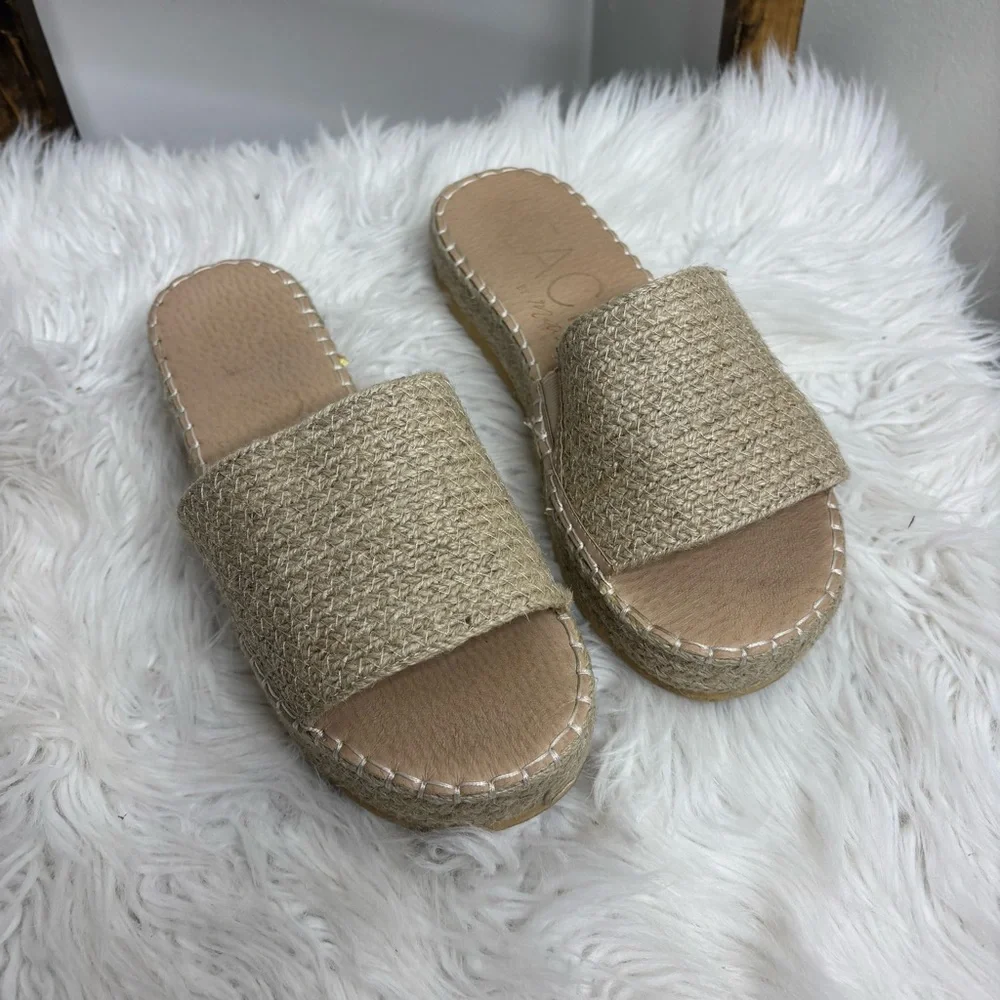 Beach by Matisse Beige Espadrille Slide Sandals Size 11